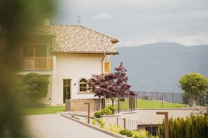 Exterior - Apartment 'Valentinerhof Apt Terra' with Mountain View, Shared Pool and Wi-Fi (Eppan)