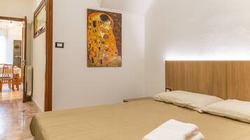 1 Schlafzimmer, Schreibtisch, WLAN, Bettwäsche