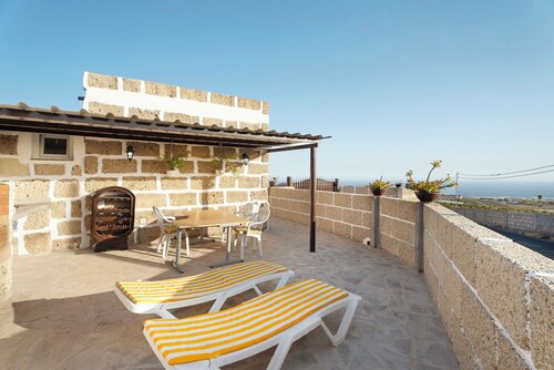 'Eva' with Sea View, Private Terrace and Wi-Fi