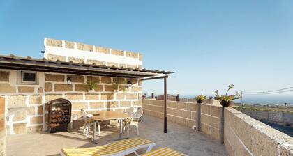 'Eva' with Sea View, Private Terrace and Wi-Fi