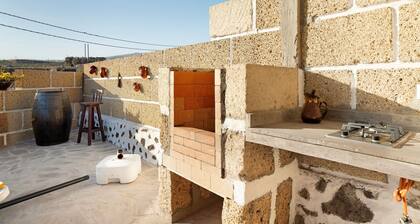 'Eva' with Sea View, Private Terrace and Wi-Fi