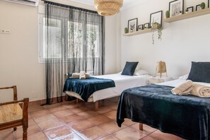 5 bedrooms, iron/ironing board, free WiFi, bed sheets
