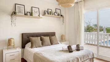 5 bedrooms, iron/ironing board, WiFi (free), bed sheets