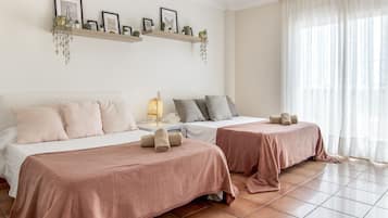 5 dormitorios, tabla de planchar con plancha, wifi gratis y ropa de cama