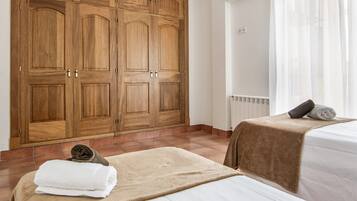 5 dormitorios, tabla de planchar con plancha, wifi gratis y ropa de cama