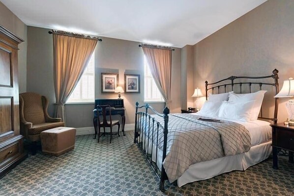 Standard Room, 1 Queen Bed