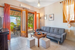 TV - Apartment 'Theasea House' with Sea View, Wi-Fi and Air Conditioning (Agios Nikitas)