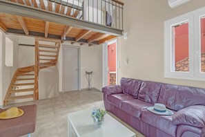 TV, fireplace - Apartment 'Villa Penelope' with Sea View, Wi-Fi and Air Conditioning (Lefkada)