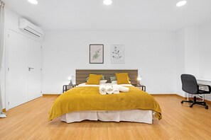 2 bedrooms, iron/ironing board, free WiFi, bed sheets