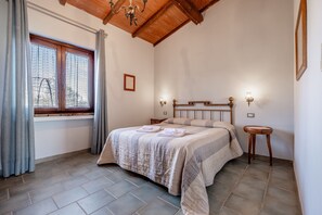 1 bedroom, free WiFi, bed sheets - Farmhouse 'Aria - Agriturismo La Svolta' with Shared Garden, Wi-Fi and Air Conditioning (Manciano)