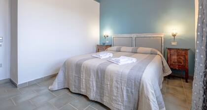 Farmhouse 'Acqua - Agriturismo La Svolta' with Shared Garden, Wi-Fi and Air Conditioning