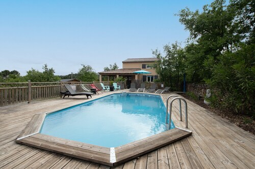 Villa 'La Fenière' avec piscine partagée, Wi-Fi et climatisation