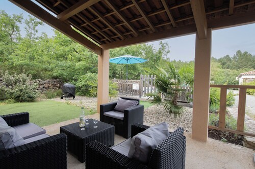 Villa 'La Fenière' avec piscine partagée, Wi-Fi et climatisation