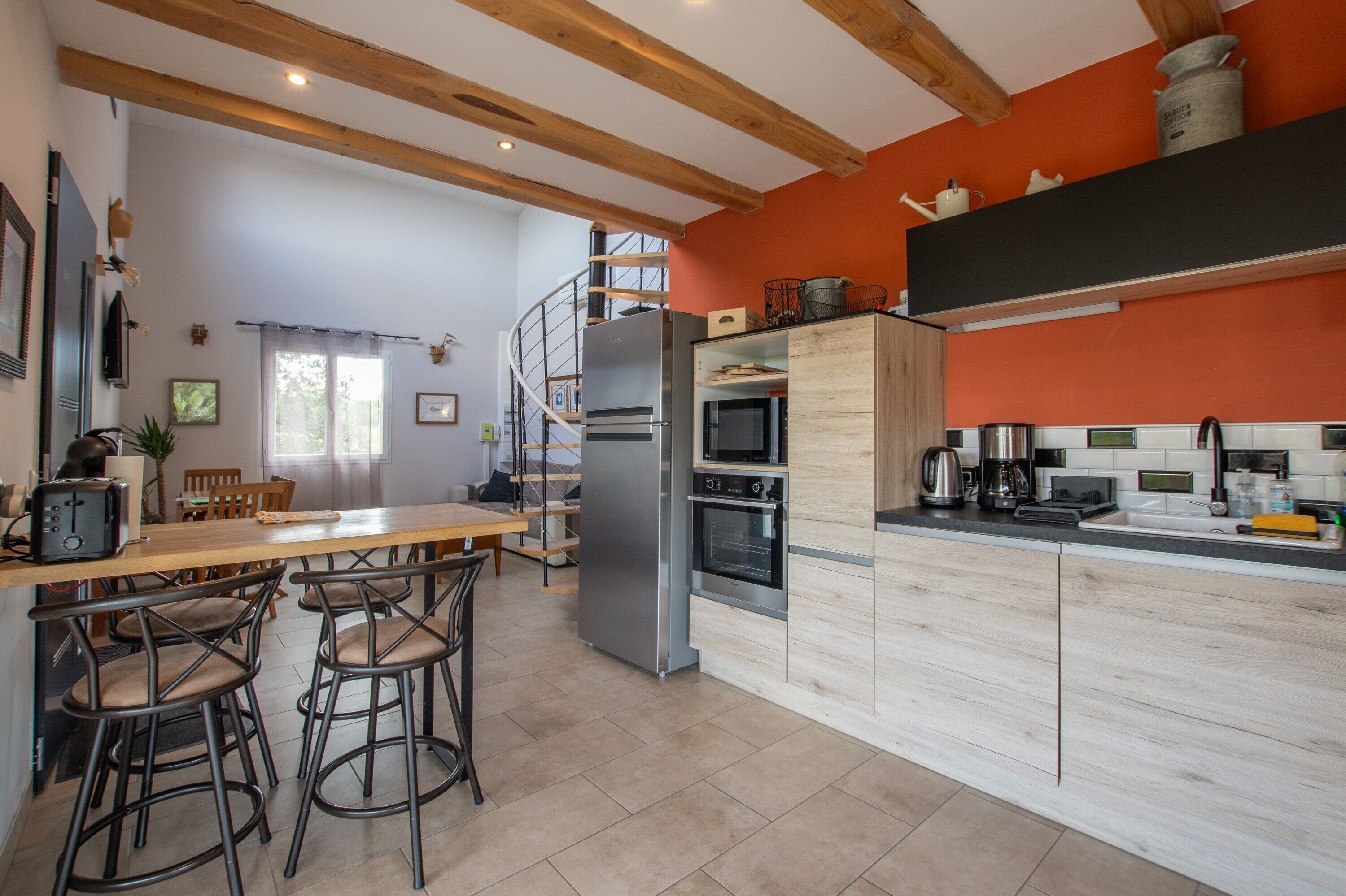 Refrigerador, microondas, placa de cocina, lavavajillas