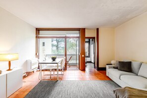 TV - Apartment 'Torralta' with Sea View, Wi-Fi and Air Conditioning (Carvalhal)