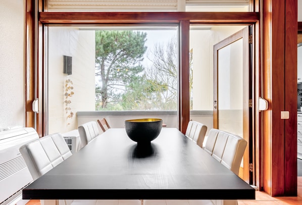 Dining - Apartment 'Torralta' with Sea View, Wi-Fi and Air Conditioning (Carvalhal)