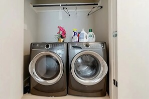 Interior - Downtown Houston: safe and secure private bedroom with attached bathroom (Houston)