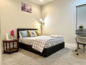 1 Schlafzimmer, Schreibtisch, Bügeleisen/Bügelbrett, WLAN