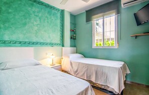 2 chambres, fer et planche à repasser, Wi-Fi gratuit, draps fournis