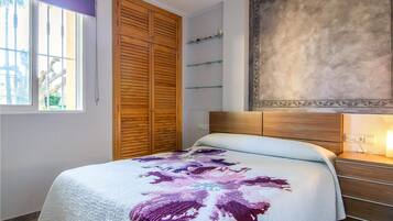 2 dormitorios, tabla de planchar con plancha, wifi gratis y ropa de cama