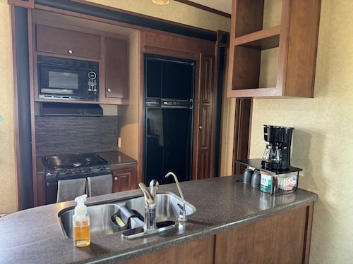 Cozy RV tucked back in a quiet property with plenty of room to relax