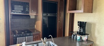 Cozy RV tucked back in a quiet property with plenty of room to relax