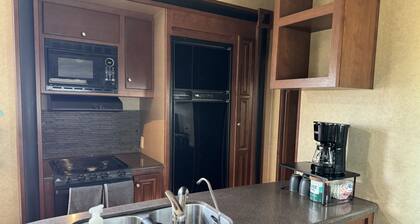 Cozy RV tucked back in a quiet property with plenty of room to relax