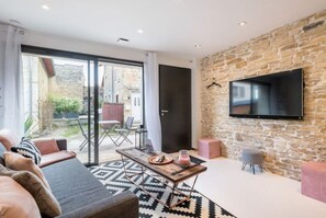 TV - Maison en Pierre (Saint-Alban-de-Roche)