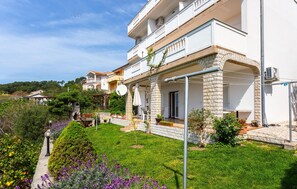 Exterior - Gorgeous apartment in Rab with kitchen (Rab)