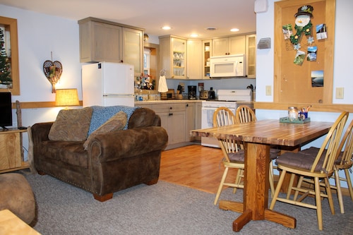 Welcome to The Driftwood Cottage! A cozy 2-bedroom home in Grand Marais, MI.