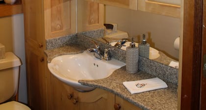 Welcome to The Driftwood Cottage! A cozy 2-bedroom home in Grand Marais, MI.