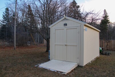 Welcome to The Driftwood Cottage! A cozy 2-bedroom home in Grand Marais, MI.