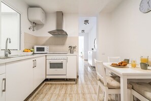 Microwave, oven, stovetop, coffee/tea maker