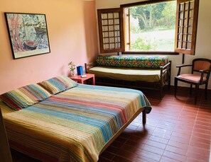 3 bedrooms, desk, travel cot, WiFi