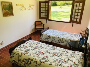 3 bedrooms, desk, travel cot, WiFi