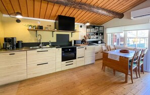 Fridge, microwave, dishwasher, coffee/tea maker