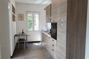 Réfrigérateur, four, plaque de cuisson, lave-vaisselle