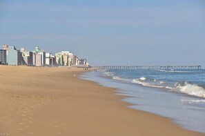 海灘、躺椅、沙灘巾