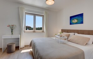 2 slaapkamers, reisbedje, gratis wifi, beddengoed