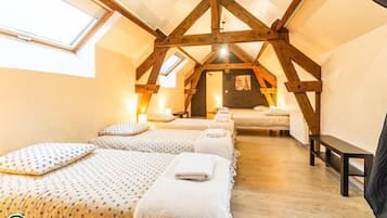 Lit parapluie, Wi-Fi gratuit, draps fournis