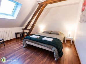 Berço de viagem, Wi-Fi de cortesia, roupa de cama