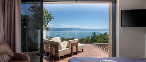 4 bedrooms, travel crib, free WiFi, bed sheets