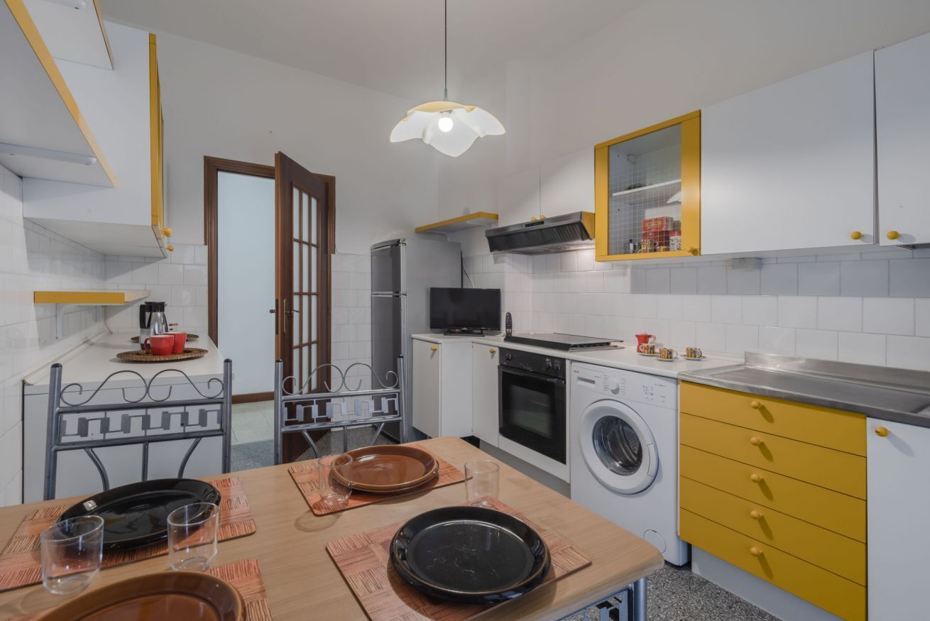 Fridge, oven, stovetop