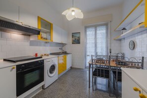 Fridge, oven, stovetop