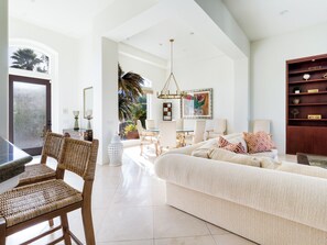 Smart TV, fireplace, DVD player, books - PGA West Course view, private lagoon pool+spa, stunning La Quinta views! (La Quinta)