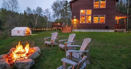 The Branch - secluded mountain lodge with hot tub