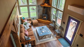 Smart TV, fireplace, DVD player, stereo