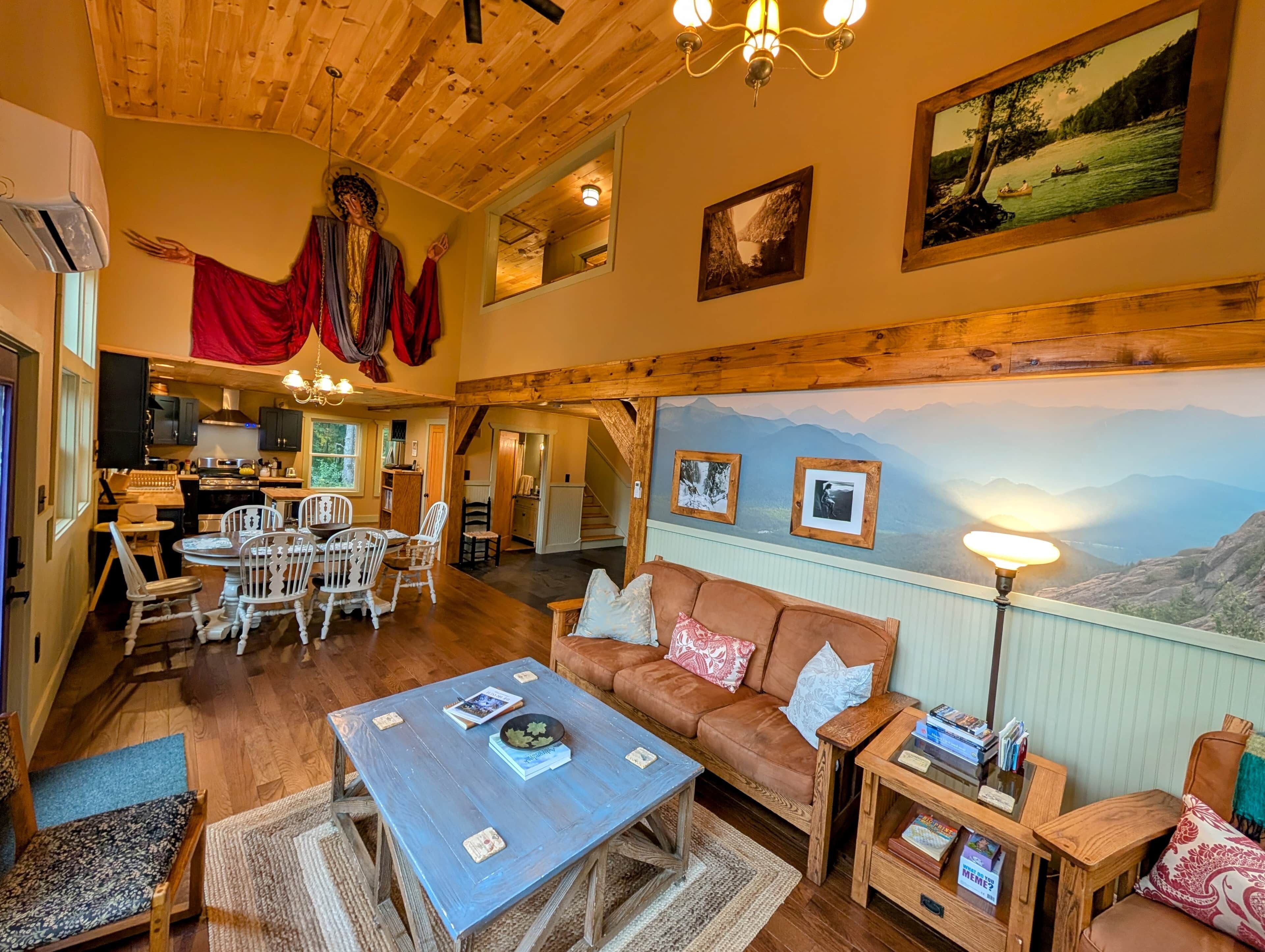 TV connectée, cheminée, jeux vidéo, lecteur de DVD