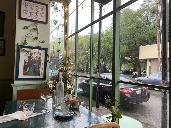 Dining - Beautifully Appointed 2 bedroom 1.5 bath New Home steps from Frenchmen Clubs (New Orleans)