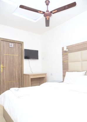 Chambre Deluxe, 1 chambre | Wi-Fi gratuit, draps fournis